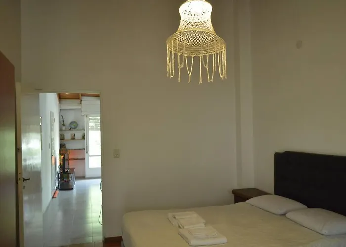 Casa-Departamento En Barrio Juniors. Como En Casa.