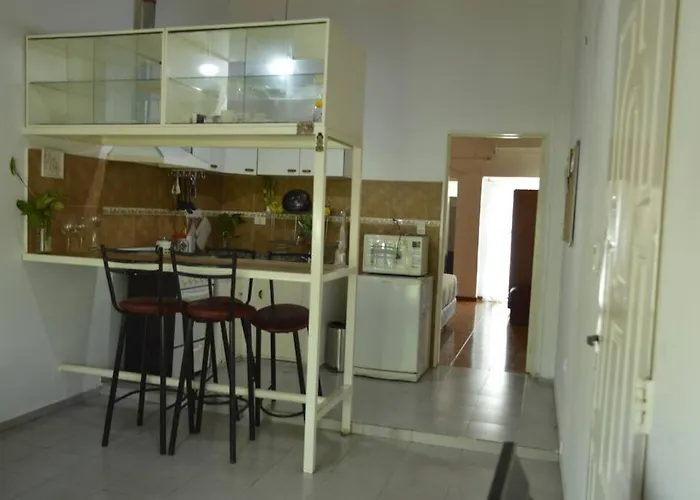 Casa-Departamento En Barrio Juniors. Como En Casa.