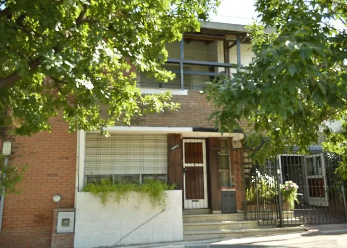 Casa-Departamento En Barrio Juniors. Como En Casa.