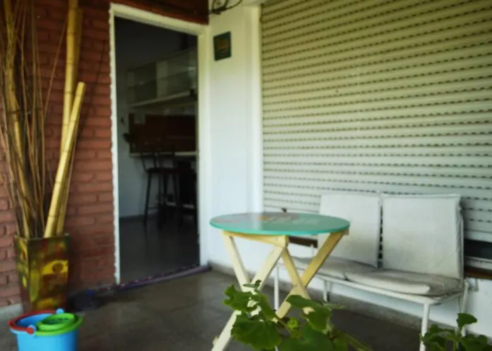 Casa-Departamento En Barrio Juniors. Como En Casa.